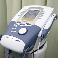 マルチ電気治療器インテレクト アドバンス・コンボ 2762CC。保険診療、根津銀座接骨院、マルチ電気治療器、電気治療、超音波療、スポーツ外傷、マッサージ、交通事故、五十肩、矯正、リフレッシュマッサージ。地下鉄千代田線根津駅より徒歩2分。